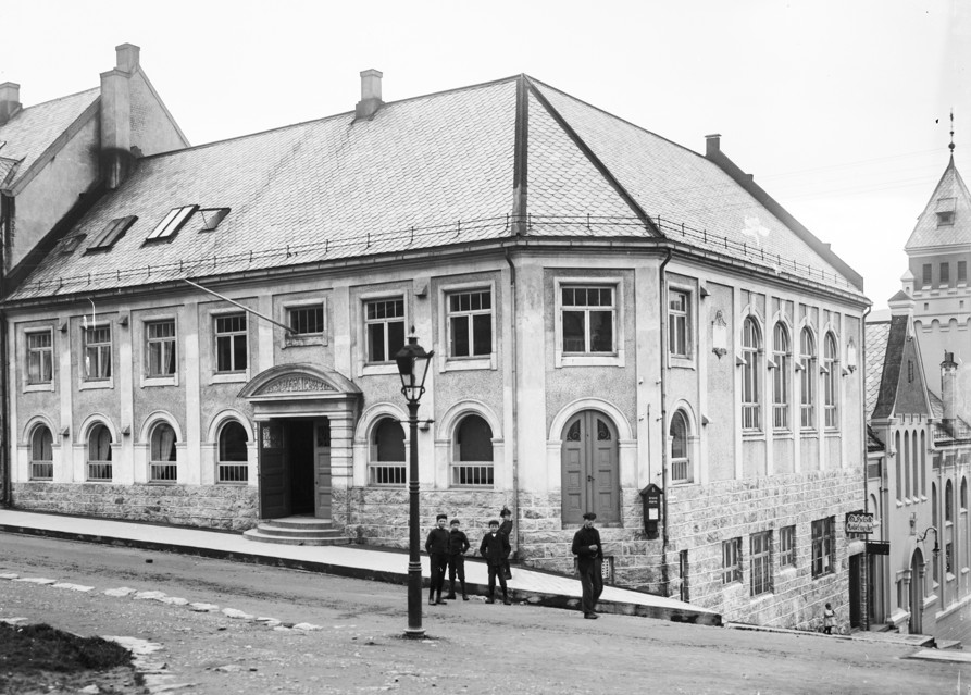 Parkgata 14/ Aalesund Ynglingeforening en gang tidlig på 1900- tallet. Foto: J. Sponland/ Aalesunds museum